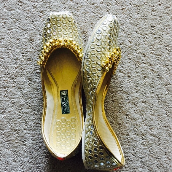 MOVING OUT SOON ! MUST GO! Shoes - Picture 4 of 8